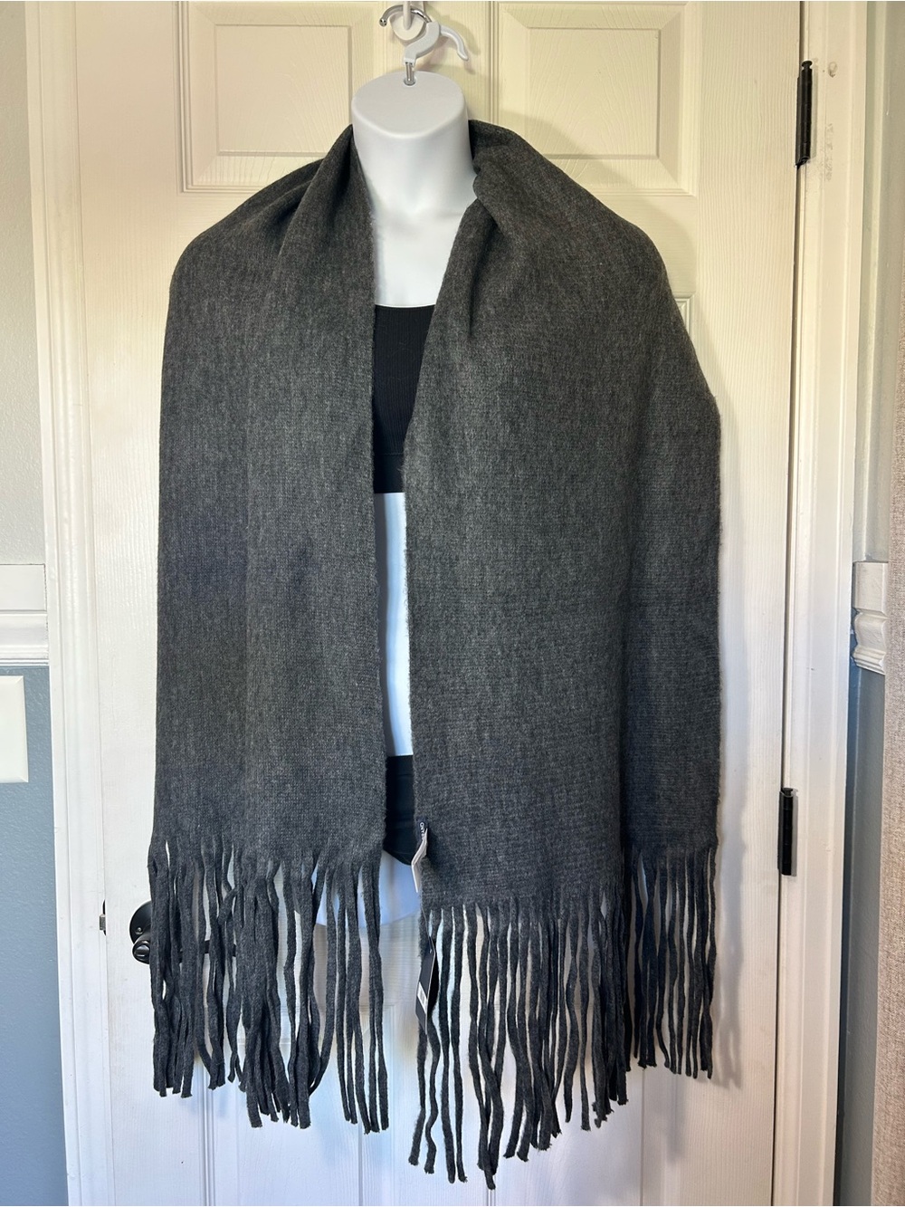 Lucky Brand Los Angeles Charcoal Gray Oversized Fringe Scarf – NWT
